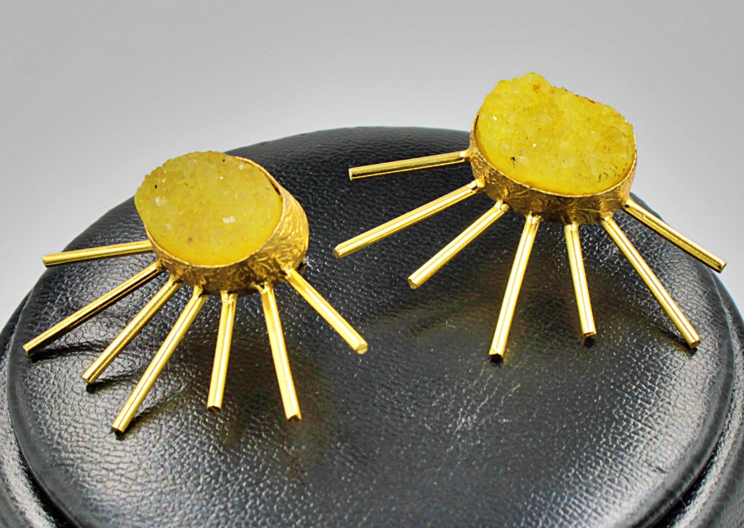 Pendientes SOL con cuarzo amarillo bañados en oro